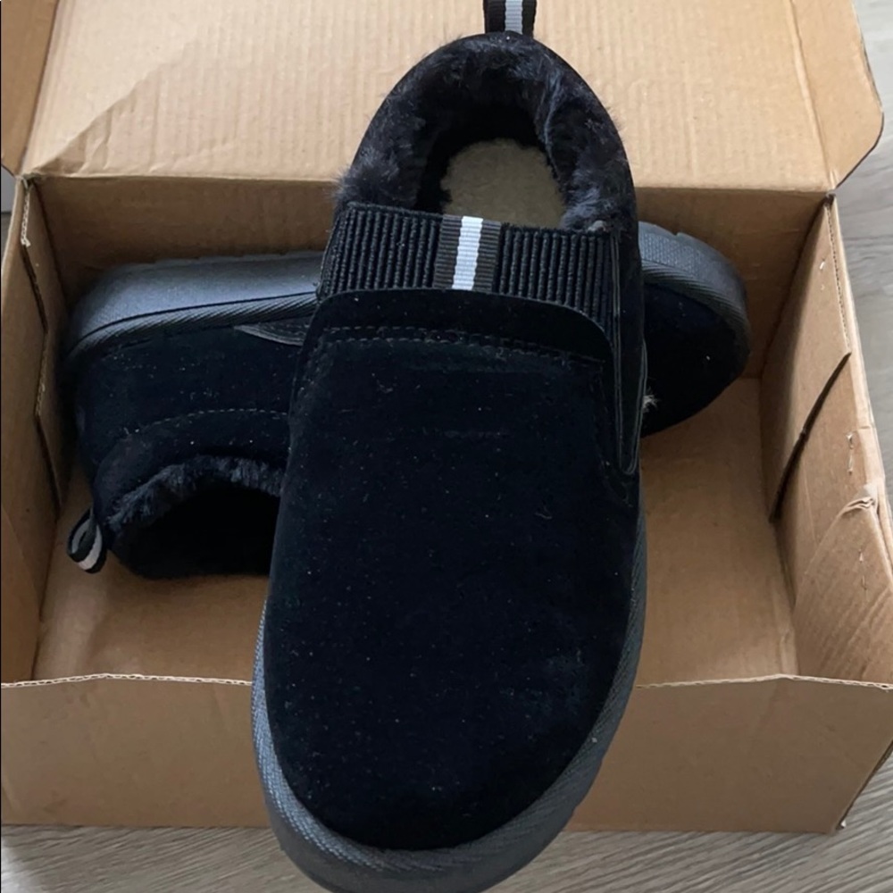 Black fur boots